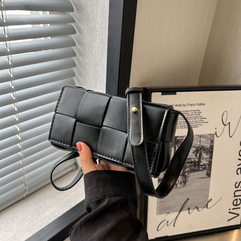 LATTICE – THE WOVEN CROSSBODY (MEDIUM)