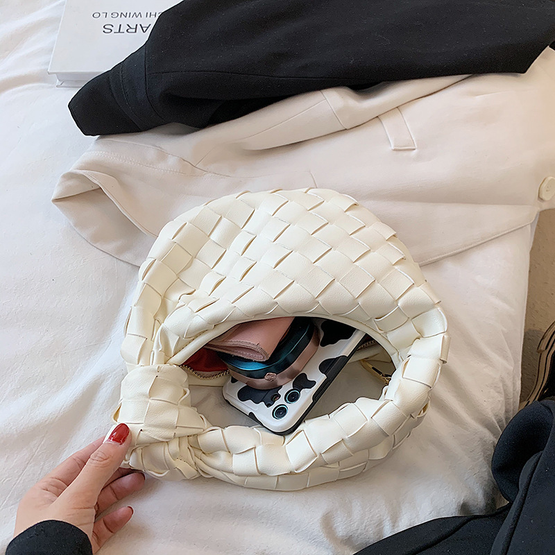 KNOTTED WOVEN CLOUD BAG
