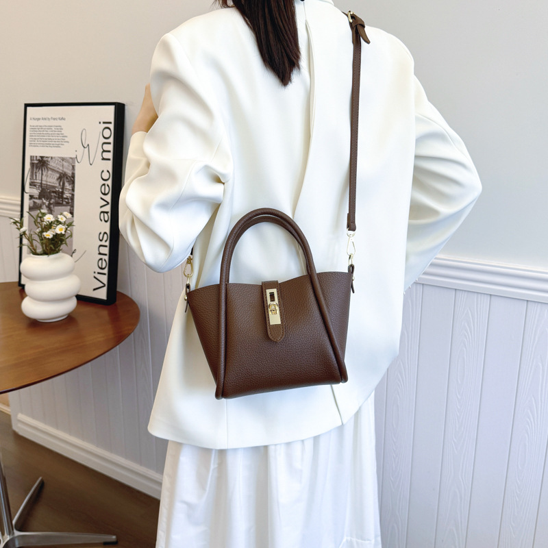 MIRABELLE – THE ELEGANT BUCKET BAG