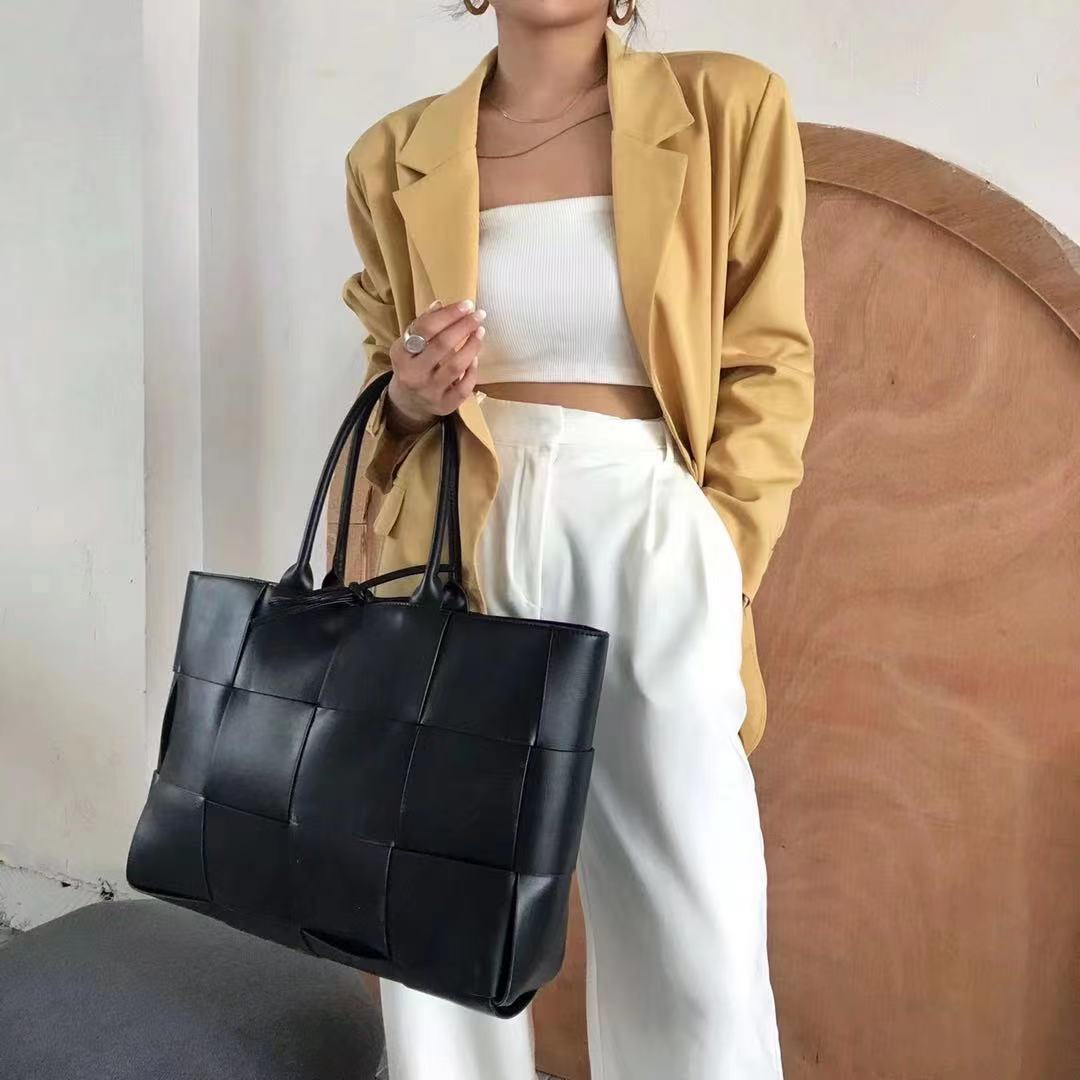 SAVANNAH WOVEN TOTE BAG