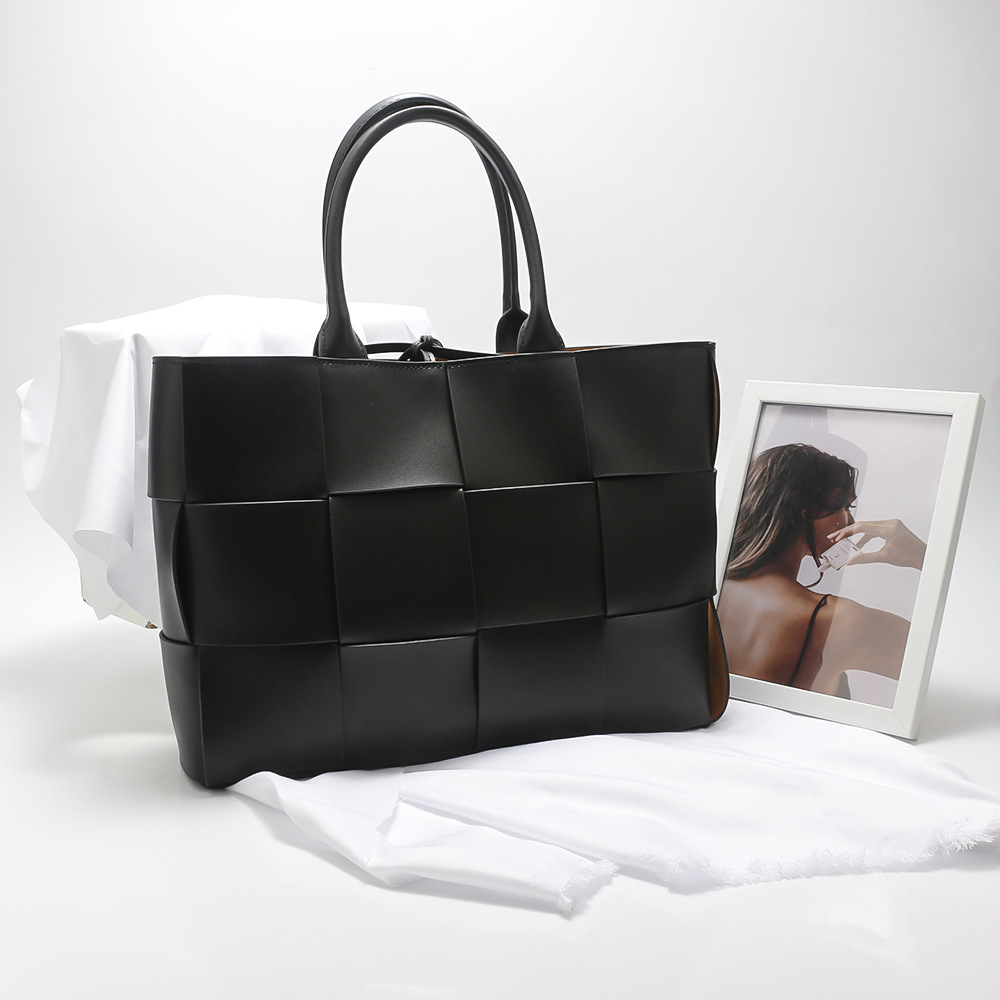 SAVANNAH WOVEN TOTE BAG