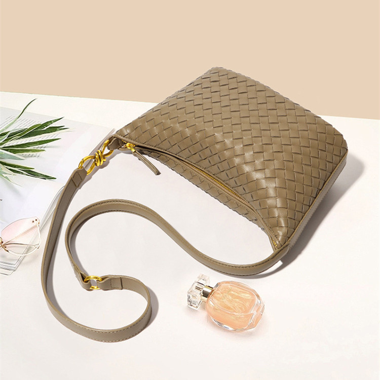 AMARA WOVEN HANDBAG