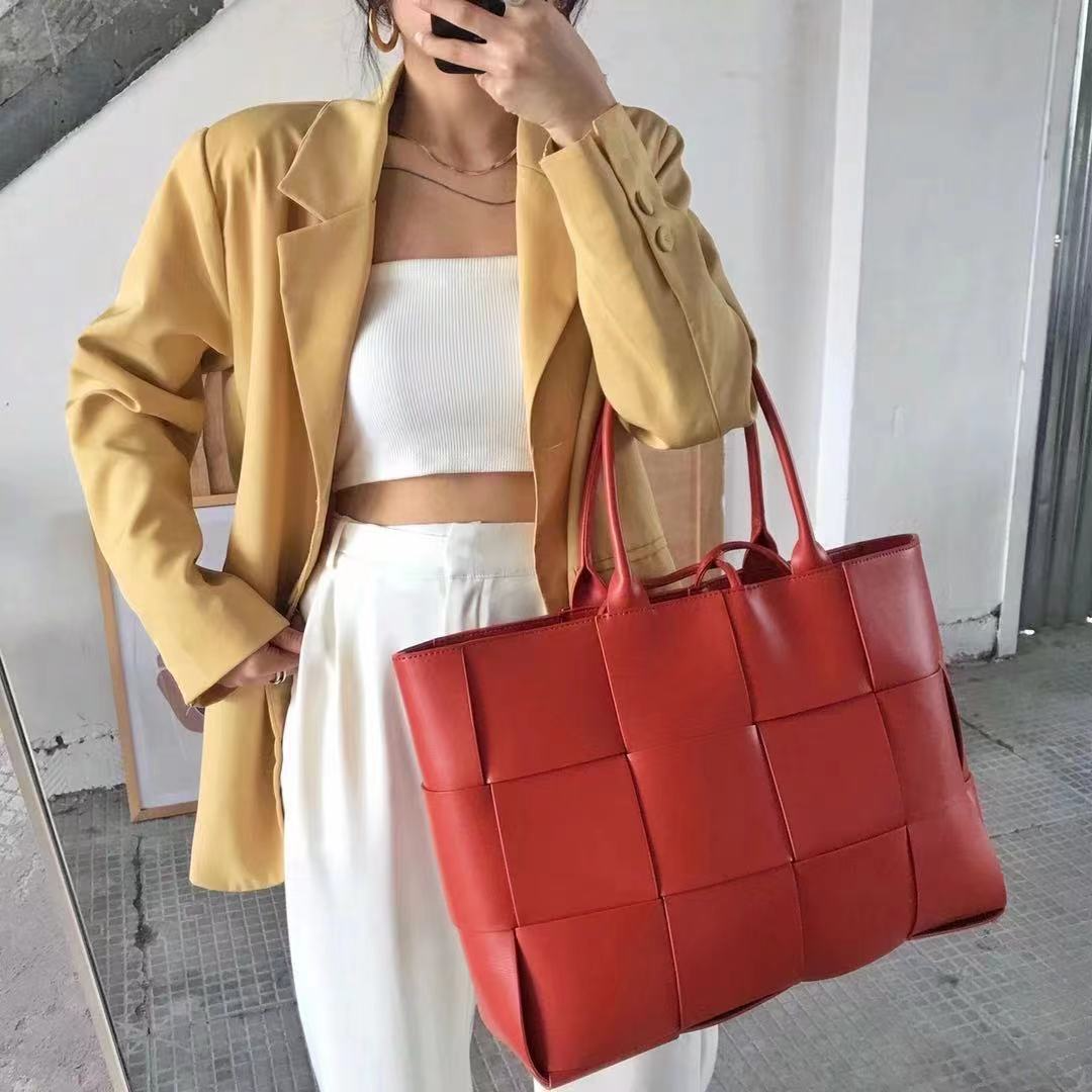 SAVANNAH WOVEN TOTE BAG