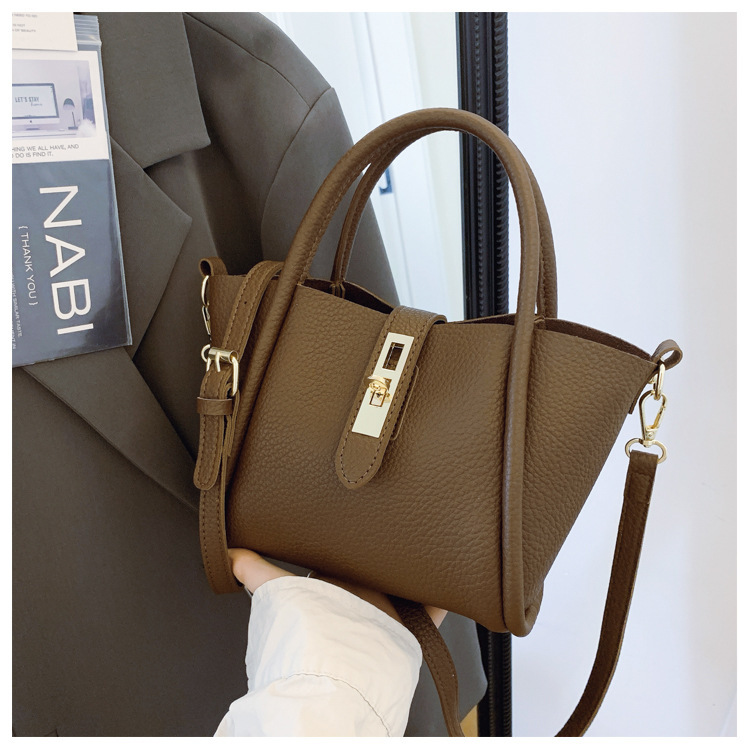 MIRABELLE – THE ELEGANT BUCKET BAG