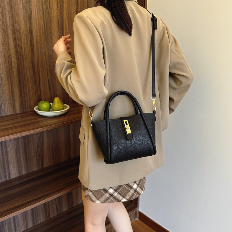 MIRABELLE – THE ELEGANT BUCKET BAG