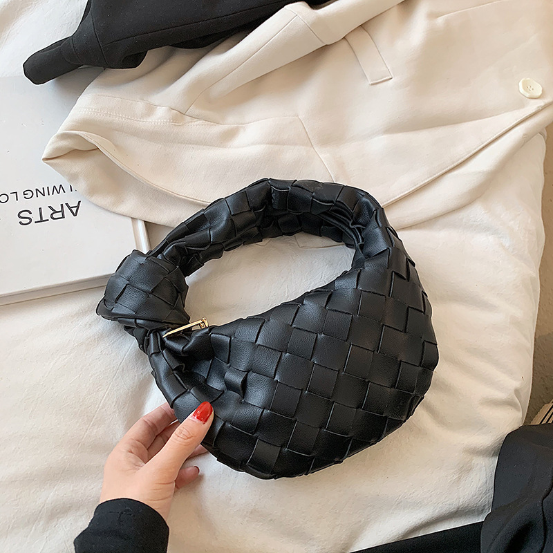 KNOTTED WOVEN CLOUD BAG