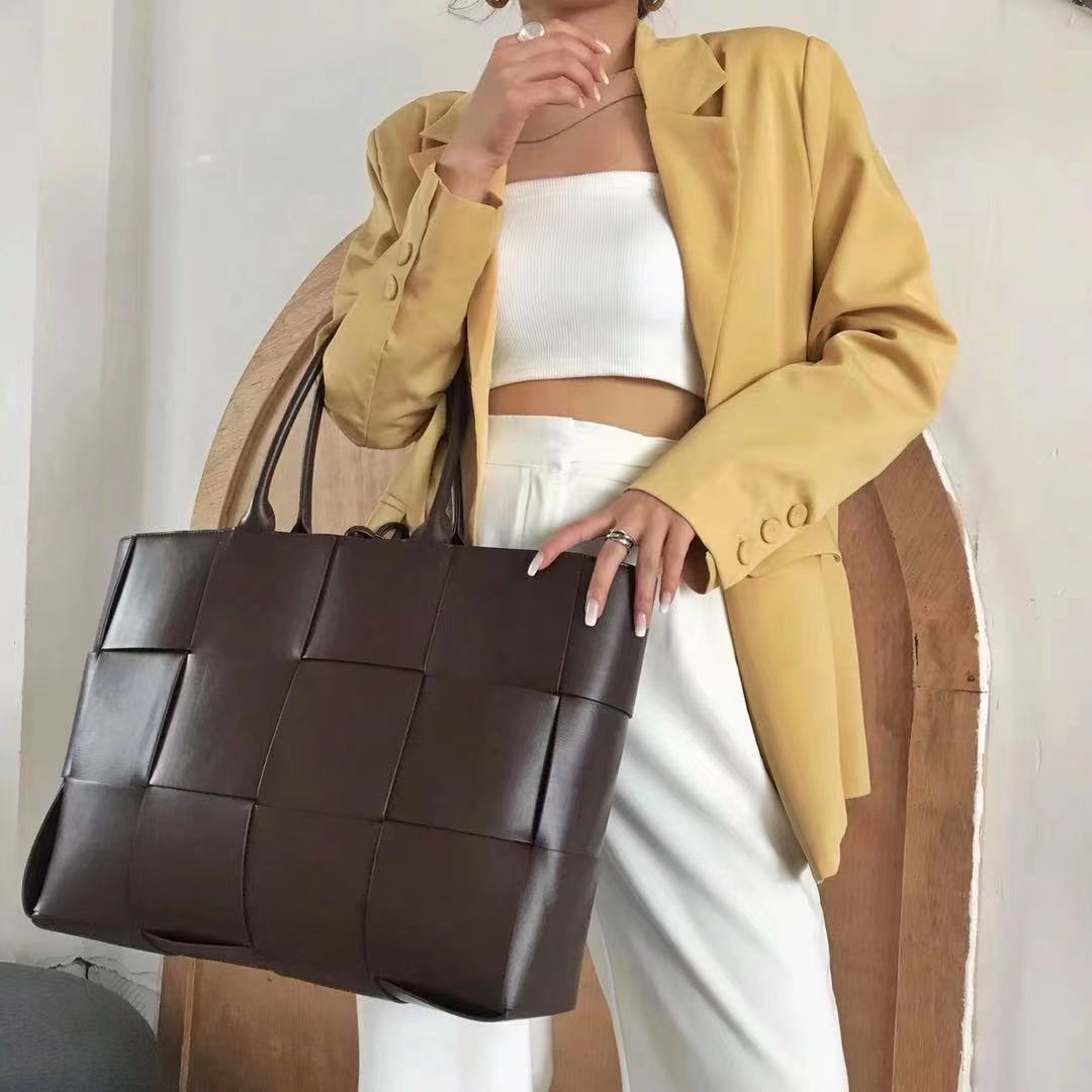 SAVANNAH WOVEN TOTE BAG
