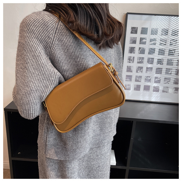 JASMINE CURVE SHOULDER BAG