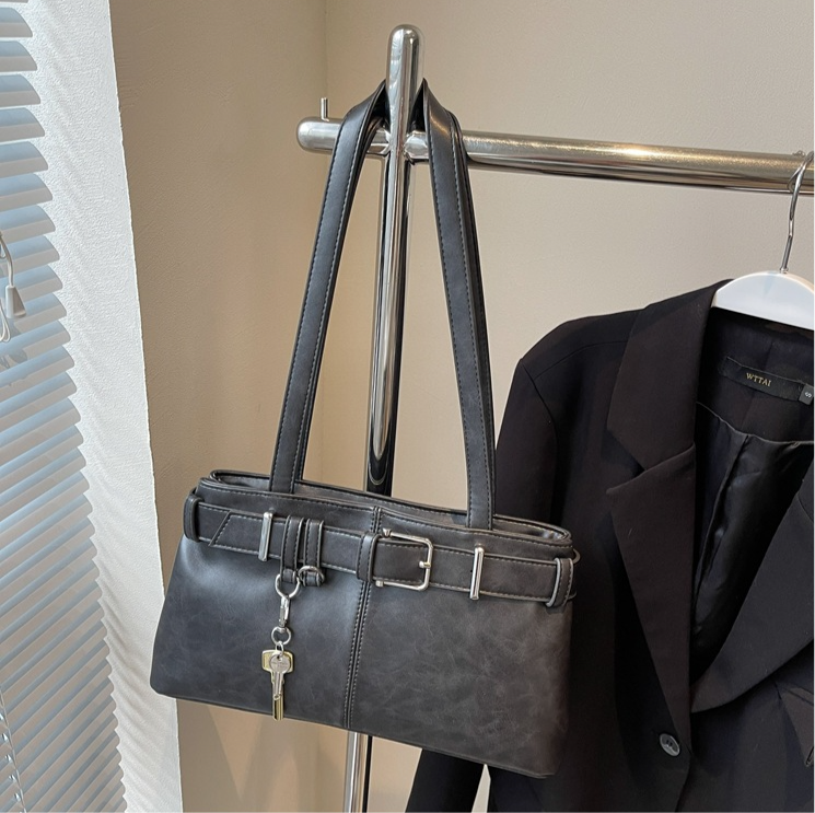 ADELAIDE – THE VINTAGE BUCKLE BAG